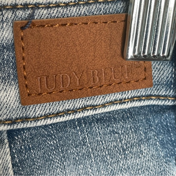 Judy Blue Patch Pocket Denim Cut Off Shorts Stretch JB150070 Light Blue L - Picture 10 of 13